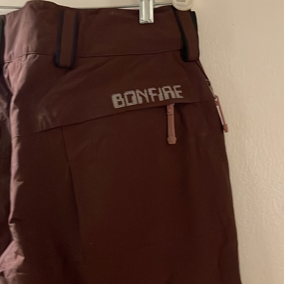 Bonfire deep burgundy snowboarding pants. New without tags! - Picture 5 of 7